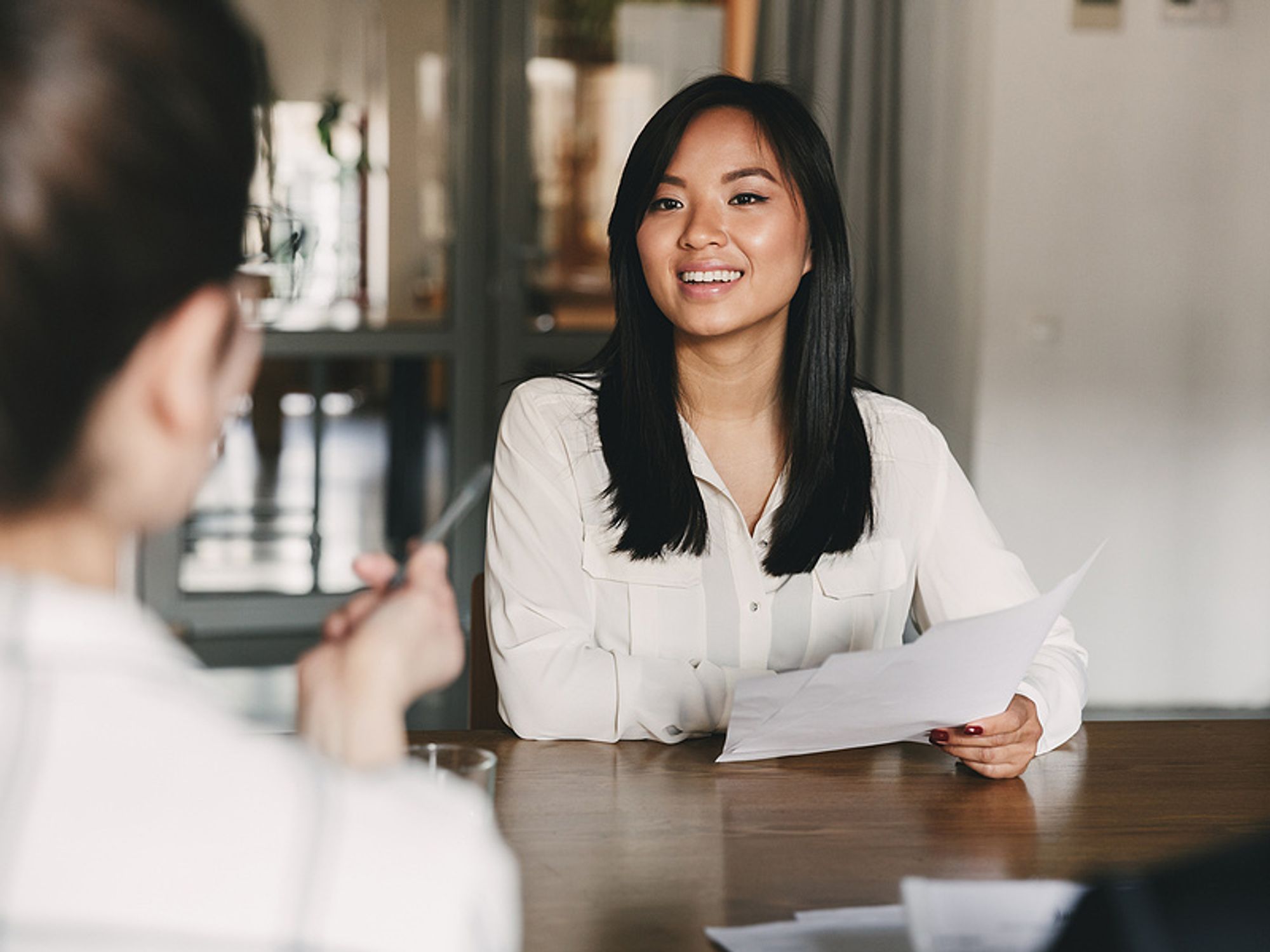 Woman explains her ROI on a resume