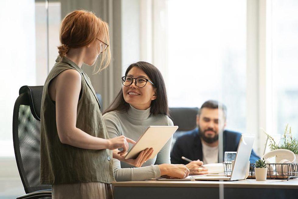 Woman helps teach her incompetent boss