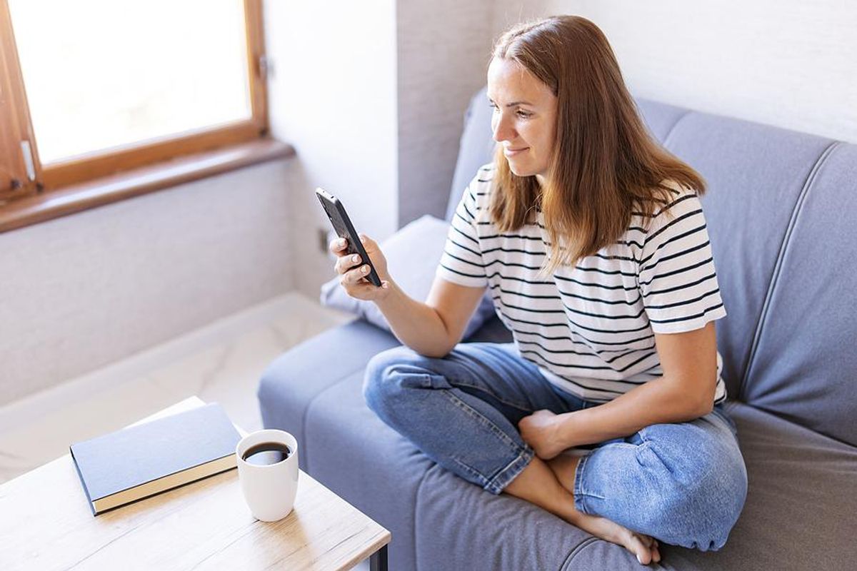 Woman messages a recruiter on her phone