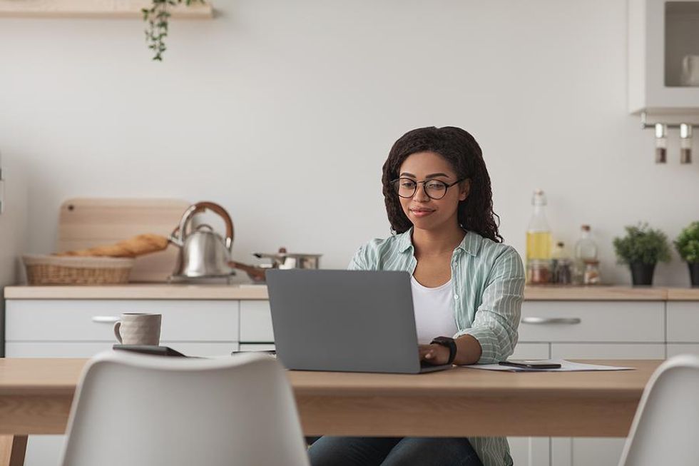Woman on laptop reaches out to her network on LinkedIn