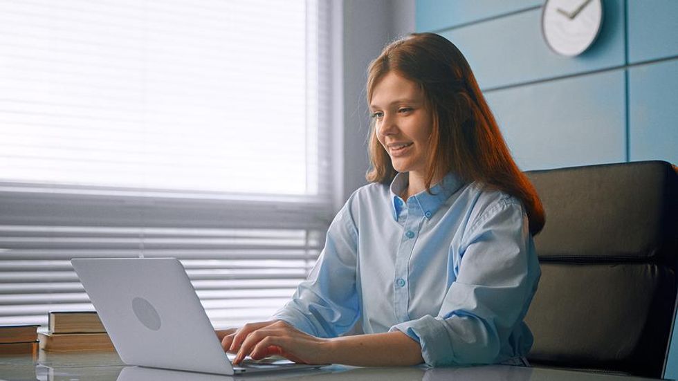 Woman on laptop sends a LinkedIn invitation