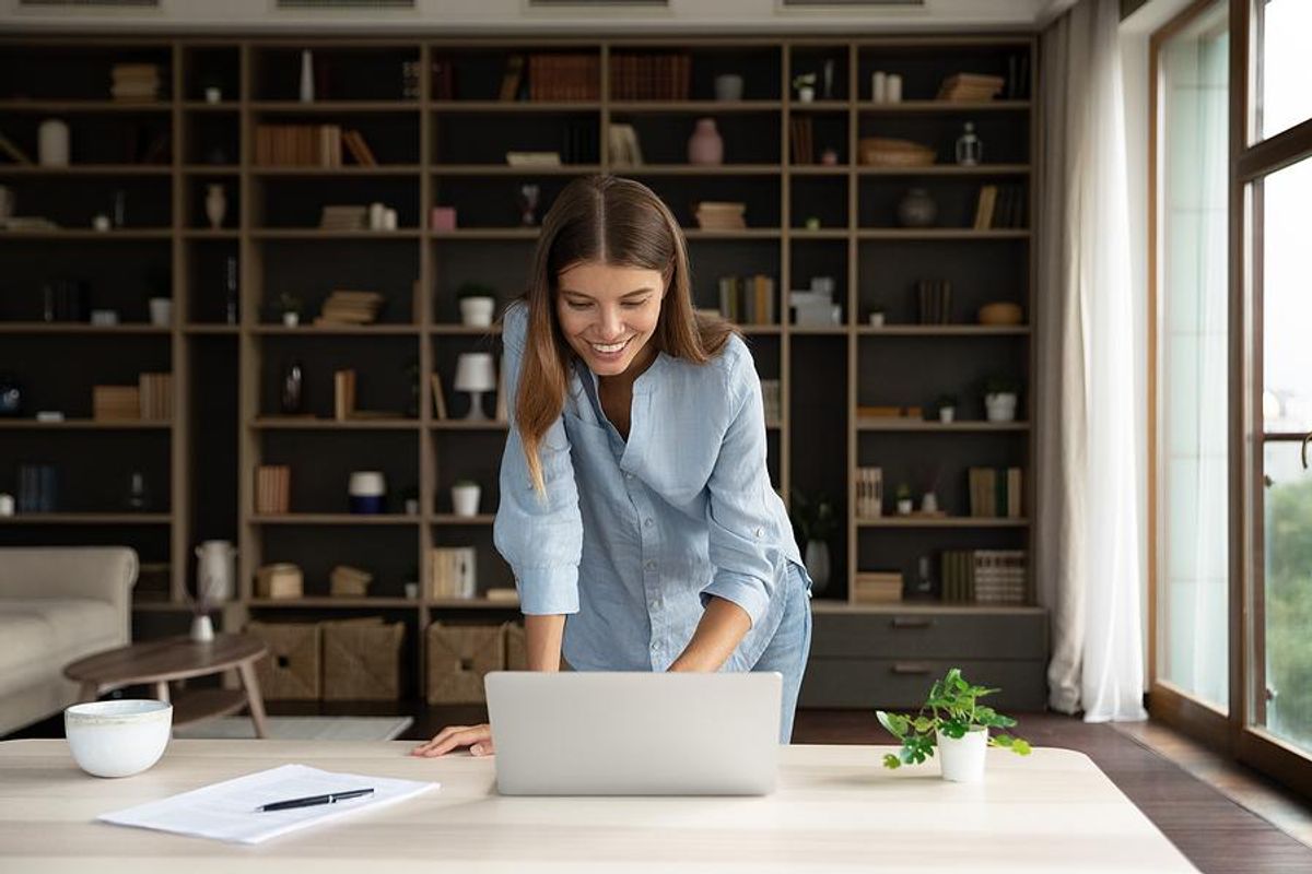 Woman on laptop simplifies her job search