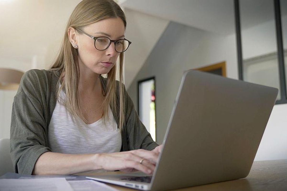 Woman responds to a recruiter about a job