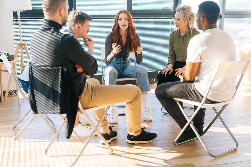 Woman trains her colleagues at work