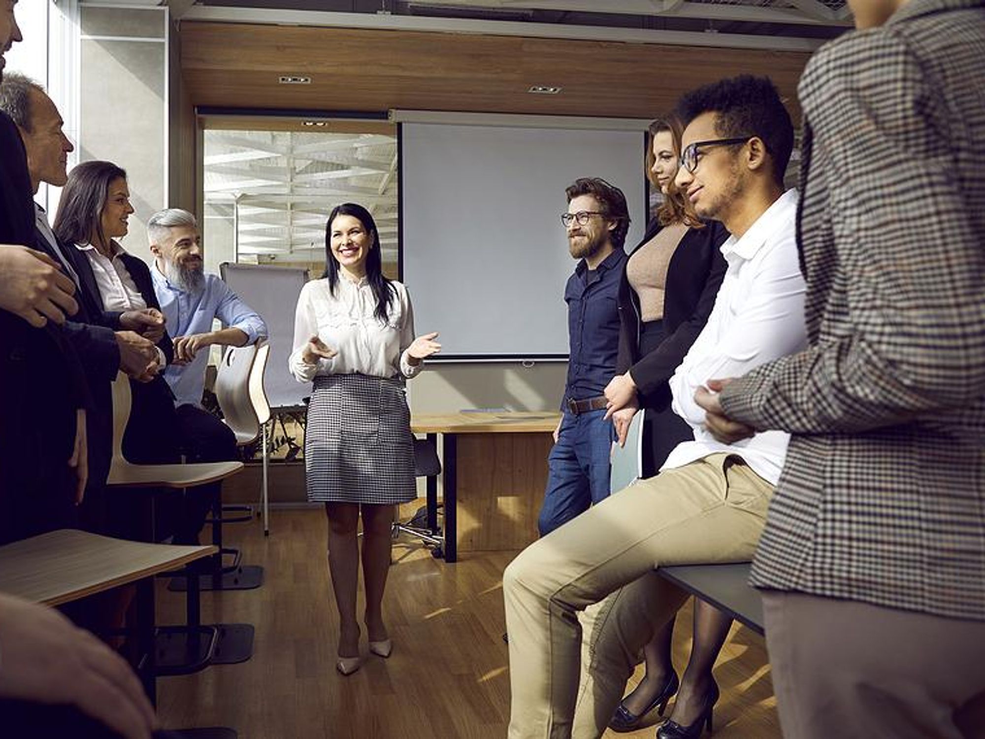 Woman trains her colleagues at work
