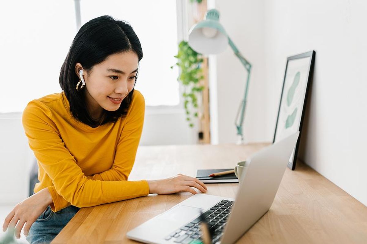 Woman watches a job search workshop on her laptop