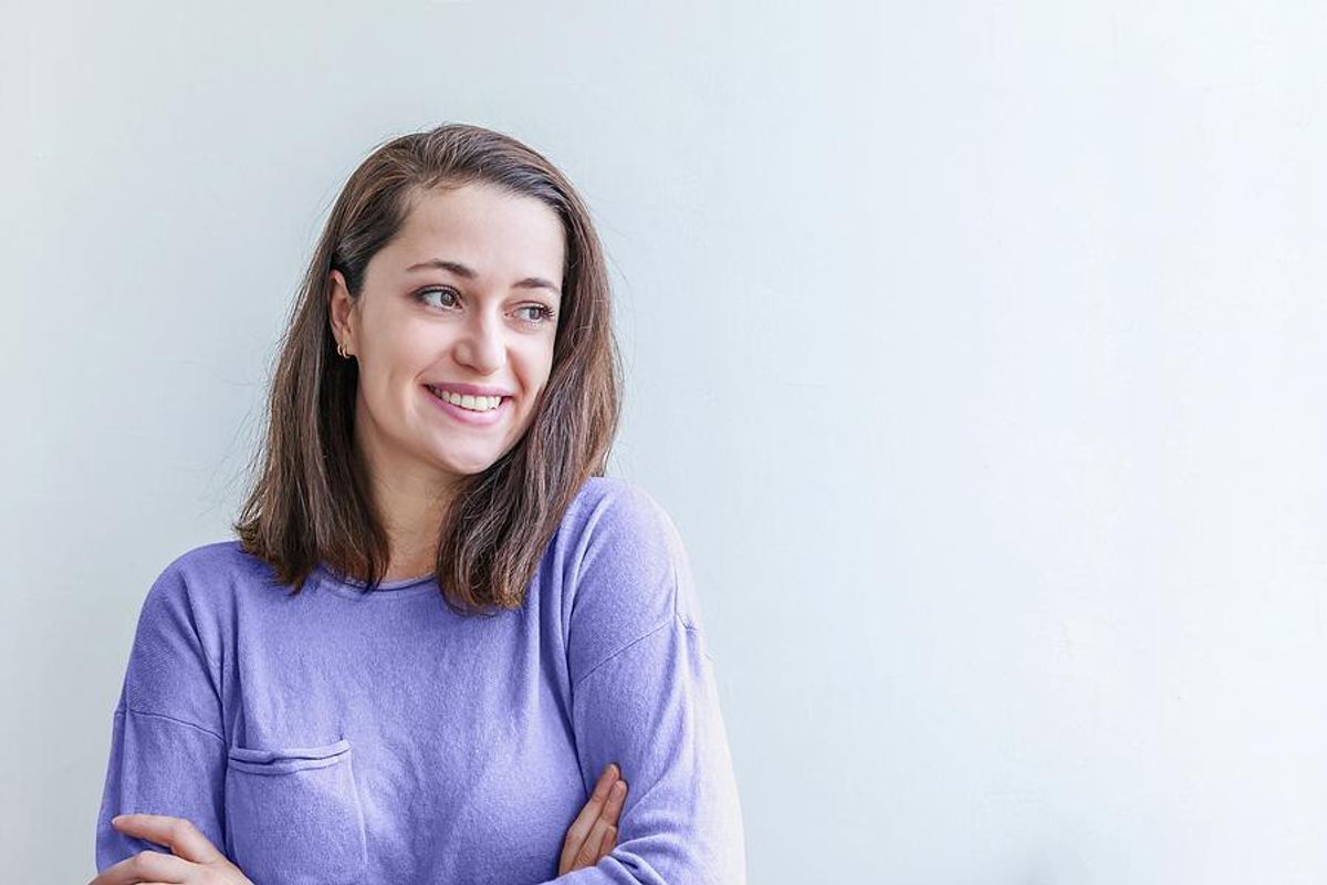 Woman wears a shirt with the Color Of The Year 2022