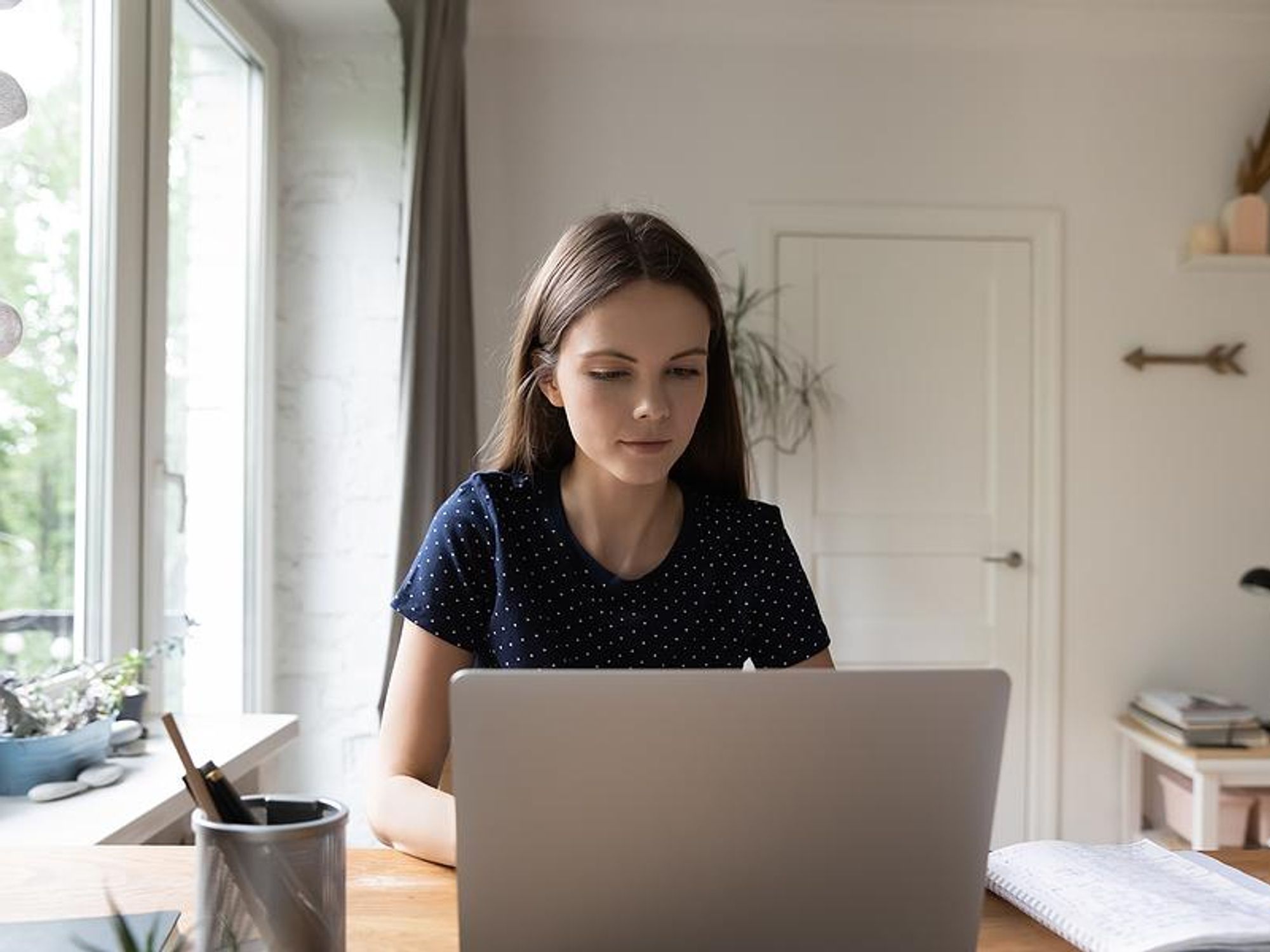 Woman writes her cover letter on her laptop