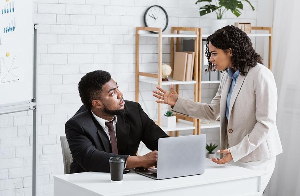 Woman yells at a coworker without trying to resolve the conflict